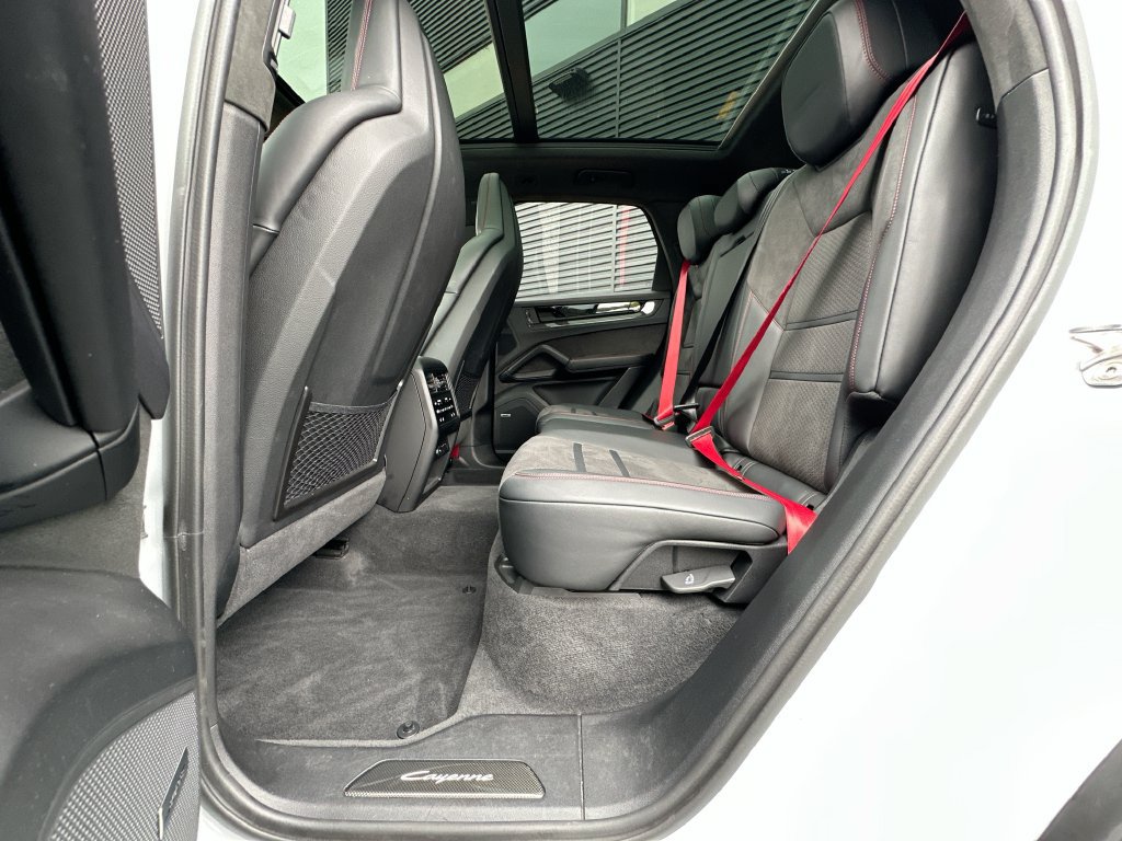 Certified 2025 Porsche Cayenne GTS AWD/4WD image 24