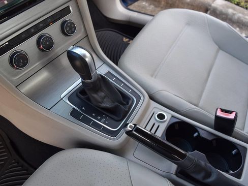 Used 2015 Volkswagen Golf TDI SE image 56