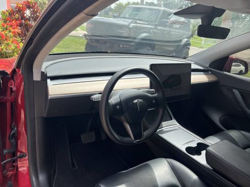 Used 2022 Tesla Model Y Long Range image 13