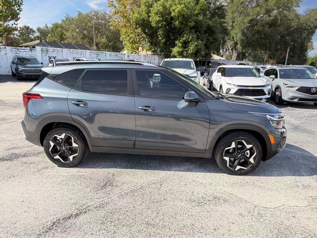 Certified 2025 Kia Seltos S FWD image 4