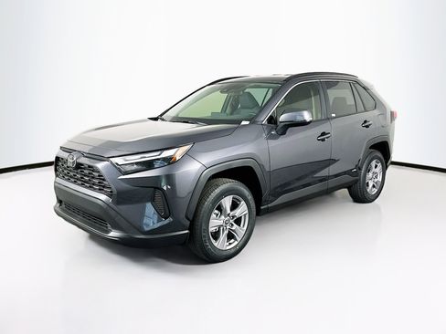 Used 2025 Toyota RAV4 XLE image 3
