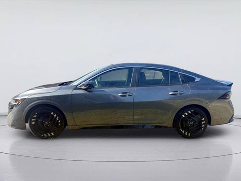 Used 2026 Nissan Sentra SR w/ Floor Mat Package FWD image 6