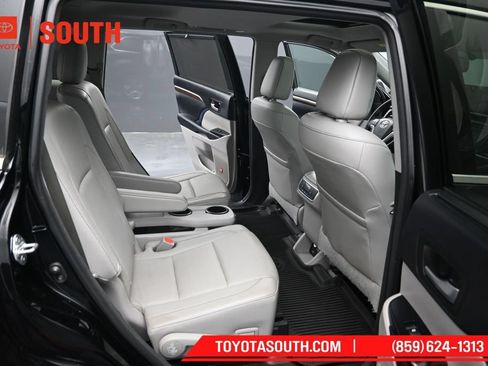 Used 2016 Toyota Highlander Limited AWD/4WD image 33