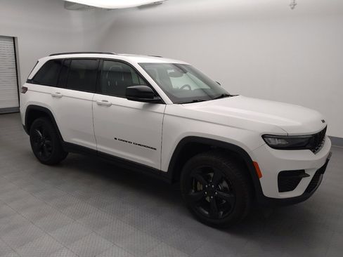 Used 2023 Jeep Grand Cherokee Altitude AWD/4WD image 11