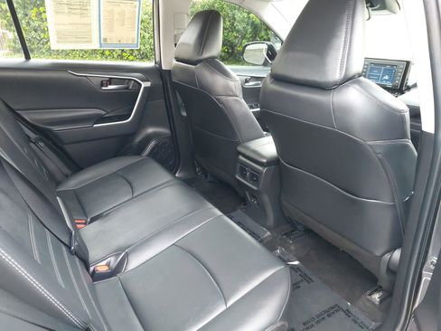 Used 2022 Toyota RAV4 XLE Premium FWD image 11