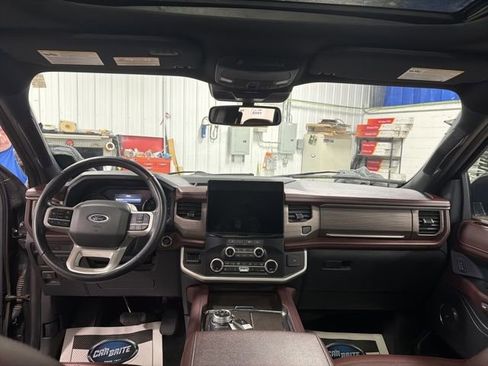 Used 2024 Ford Expedition Limited image 35
