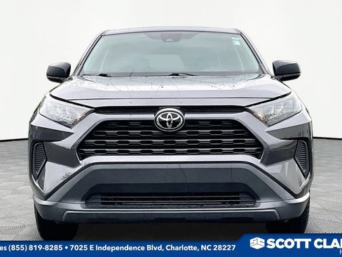 Used 2022 Toyota RAV4 LE FWD image 2