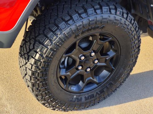 Used 2023 Jeep Gladiator Sport AWD/4WD image 7
