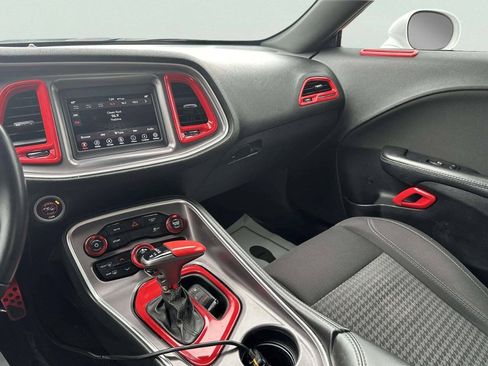 Used 2019 Dodge Challenger SXT RWD image 29