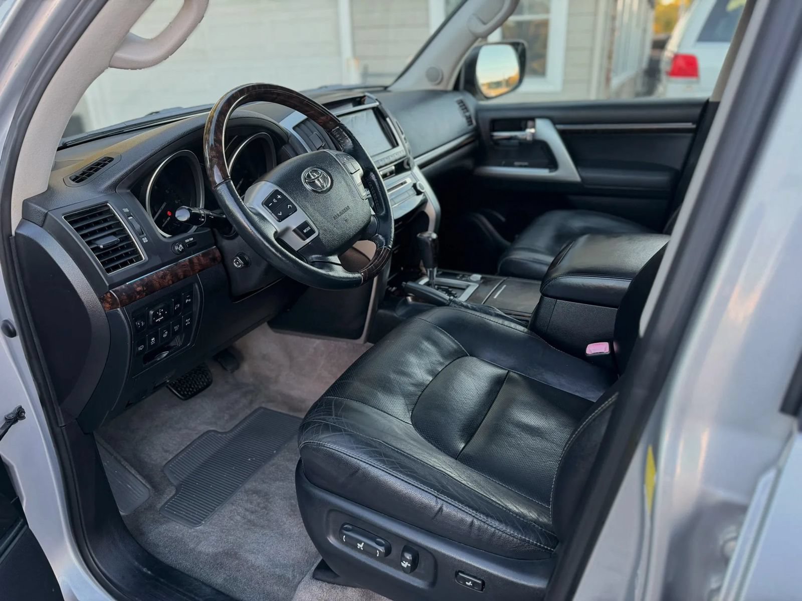 Used 2013 Toyota Land Cruiser AWD/4WD image 65
