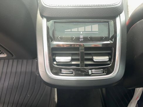 Used 2016 Volvo XC90 T6 Momentum w/ Vision Package image 15