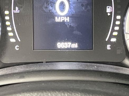 Used 2020 Jeep Renegade Latitude w/ Cold Weather Group FWD image 14