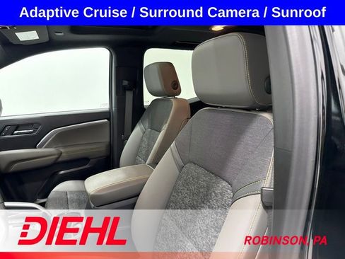Used 2024 Chevrolet Colorado ZR2 w/ Technology Package AWD/4WD image 16