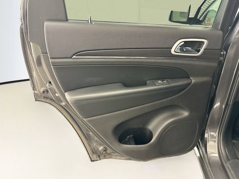 Used 2018 Jeep Grand Cherokee Limited image 28