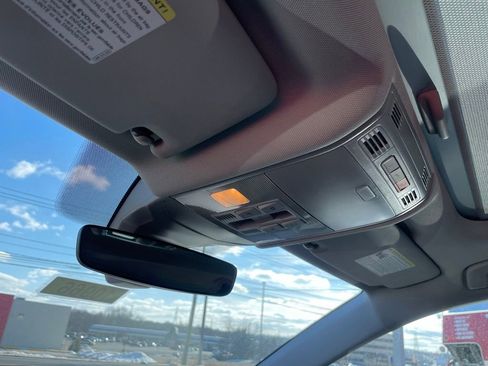 Certified 2023 Volkswagen Jetta SE w/ Panoramic Sunroof Package image 20