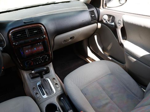Used 2003 Saturn L-Series L200 w/ Audio Pkg I FWD image 21