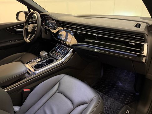 Certified 2025 Audi Q7 2.0T Premium w/ Convenience Package AWD/4WD image 32