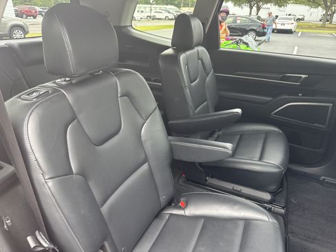 Used 2025 Kia Telluride S FWD image 35