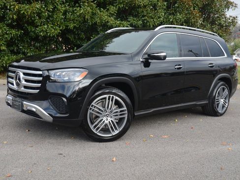 Used 2024 Mercedes-Benz GLS 450 4MATIC image 11