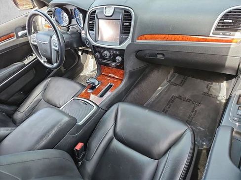 Used 2013 Chrysler 300 RWD image 19