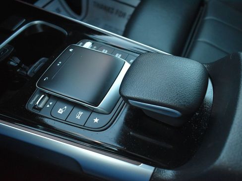 Used 2023 Mercedes-Benz GLB 250 image 30