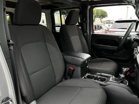 Used 2023 Jeep Wrangler Unlimited Sport AWD/4WD image 30