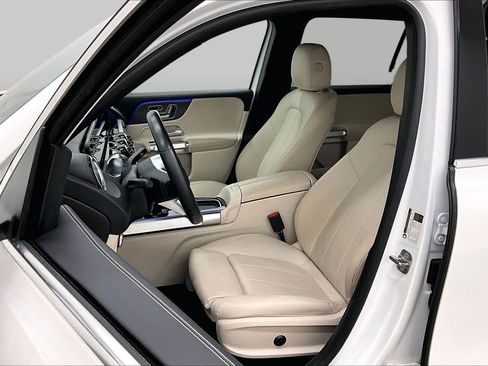 Used 2025 Mercedes-Benz GLB 250 image 8