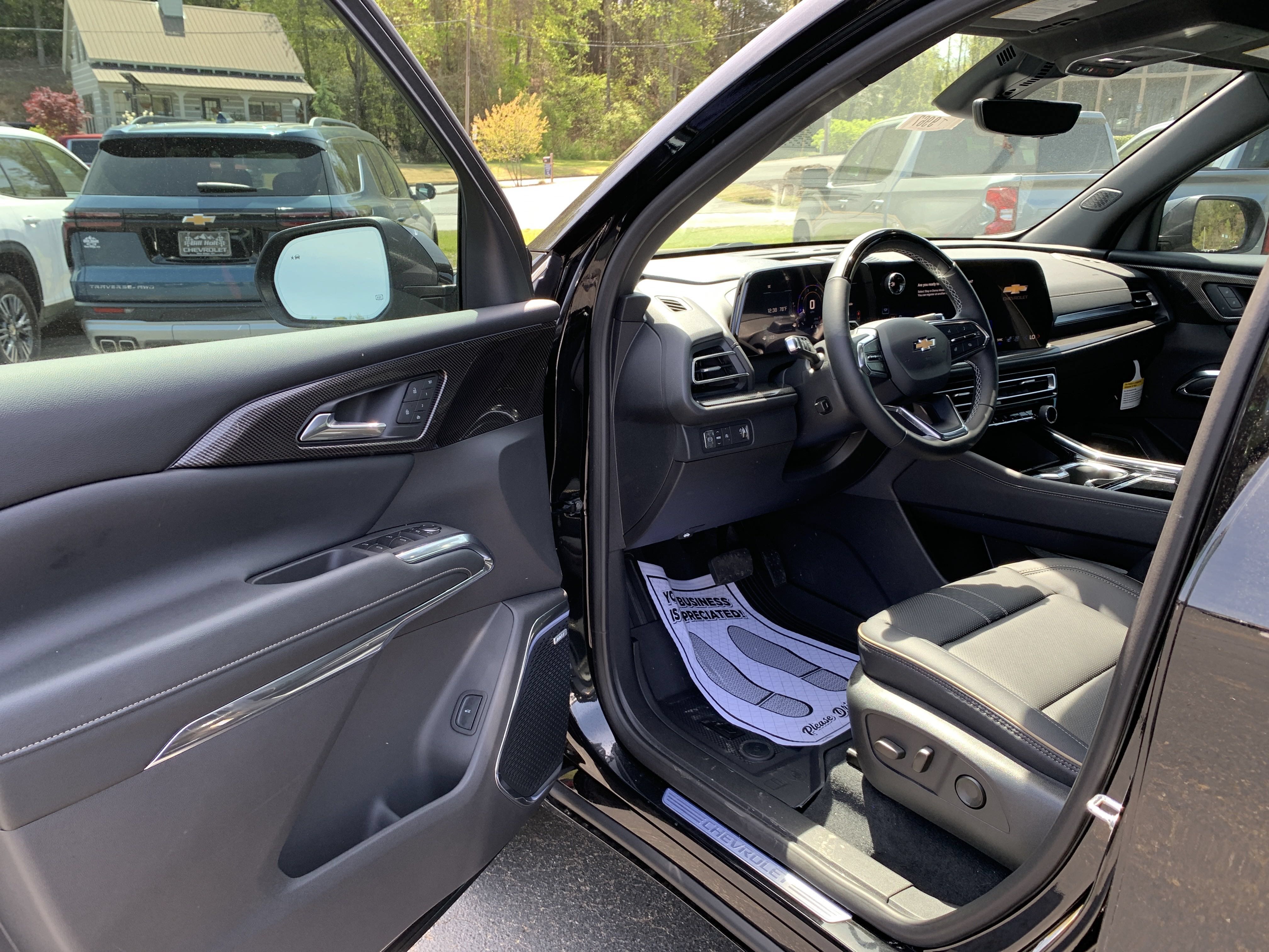 New 2025 Chevrolet Traverse High Country w/ LPO, Floor Liner Package FWD image 6