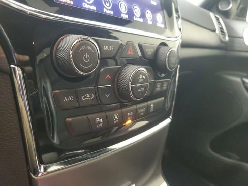 Used 2020 Jeep Grand Cherokee Altitude image 28