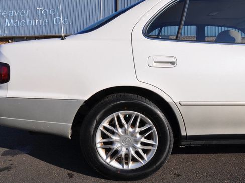 Used 1996 Toyota Camry LE FWD image 21