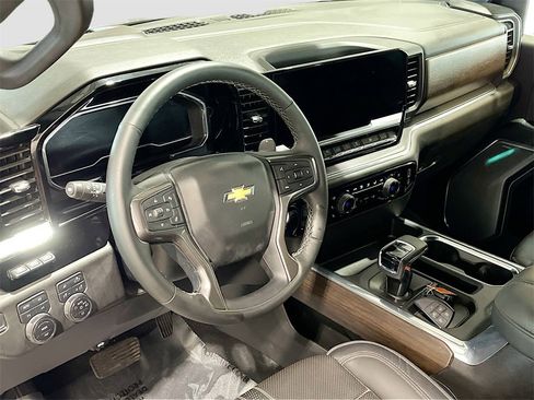 Used 2025 Chevrolet Silverado 1500 High Country w/ High Country Premium Package image 9