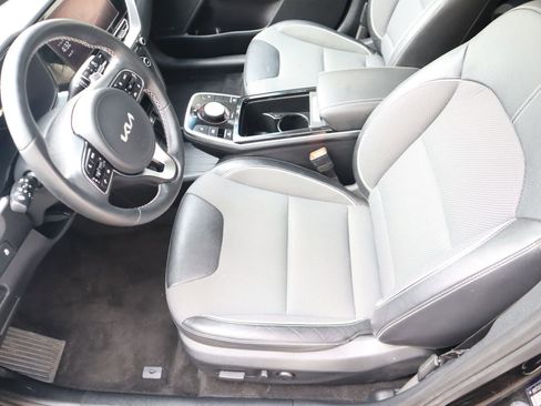 Used 2022 Kia Niro EX FWD image 25
