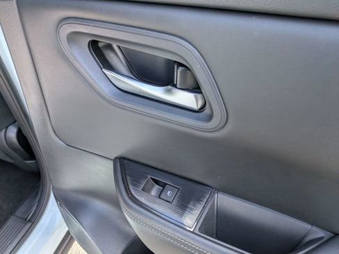 Used 2024 Nissan Rogue SV image 29