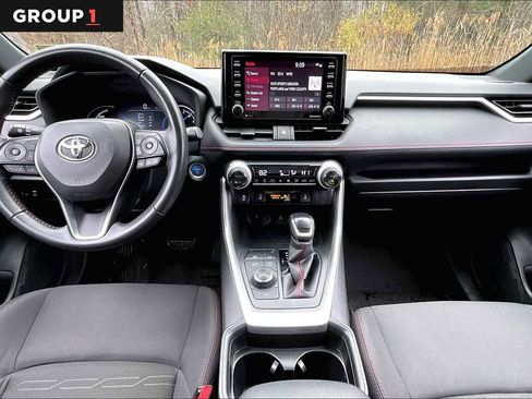 Used 2021 Toyota RAV4 SE image 15