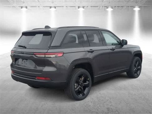 New 2025 Jeep Grand Cherokee Altitude image 8