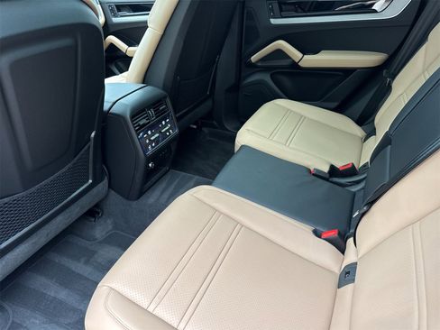 Used 2025 Porsche Cayenne Coupe image 14