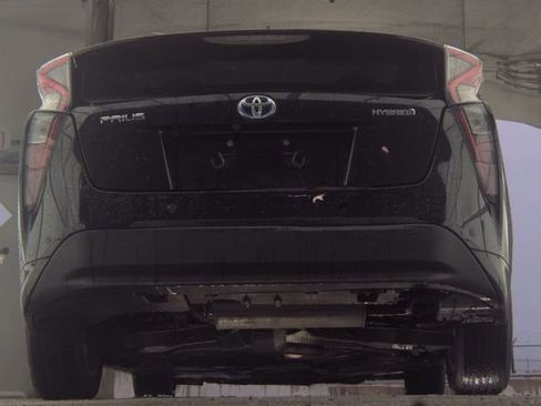 Used 2017 Toyota Prius Three w/ Advanced Technology Package FWD image 5