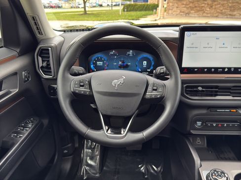 Used 2025 Ford Bronco Sport Outer Banks w/ Outer Banks Tech Package+ AWD/4WD image 16