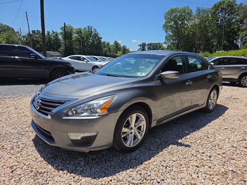 Used 2014 Nissan Altima 2.5 SV FWD image 2