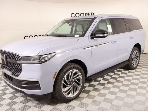 New 2026 Lincoln Navigator Premiere AWD/4WD image 10