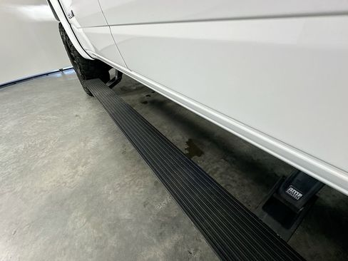 Used 2022 RAM 1500 Laramie AWD/4WD image 39