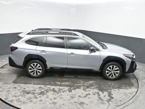 Used 2023 Subaru Outback Premium image 25