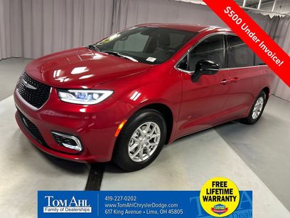 New 2026 Chrysler Pacifica Select