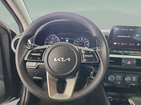 Used 2022 Kia Forte LXS FWD image 9