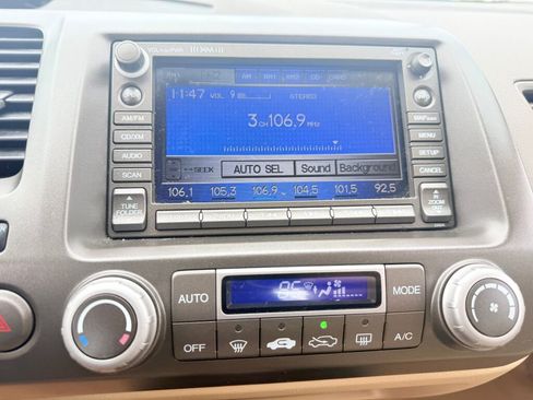 Used 2008 Honda Civic Hybrid Sedan w/ Navigation image 12