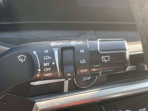 Used 2025 Hyundai Santa Fe SEL FWD image 32
