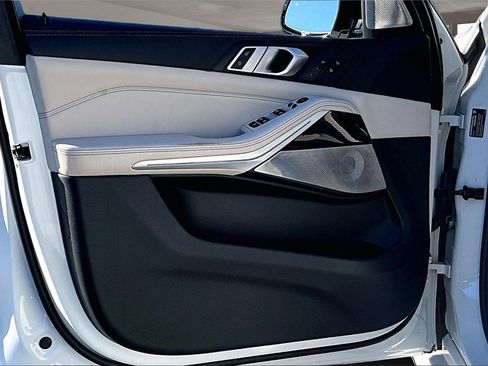 Used 2021 BMW X5 M50i w/ Executive Package image 23