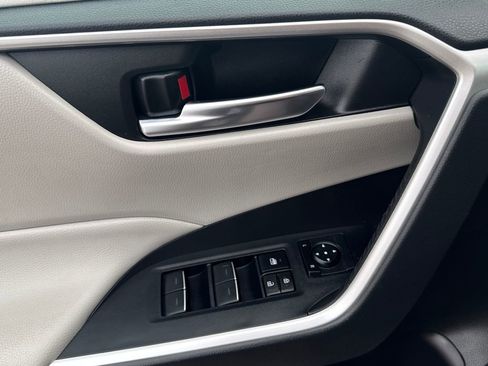 Used 2022 Toyota RAV4 XLE image 35