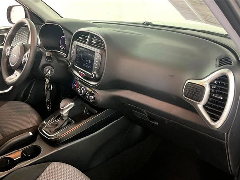 Used 2025 Kia Soul LX FWD image 26