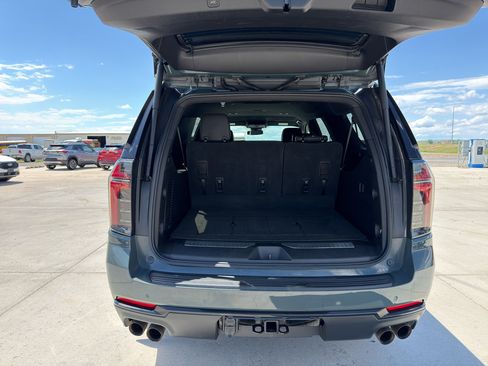 Used 2025 Chevrolet Suburban Z71 AWD/4WD image 5